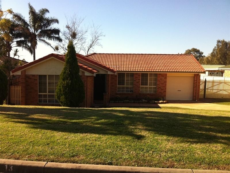 13 Gloucester Circuit, Albion Park NSW 2527