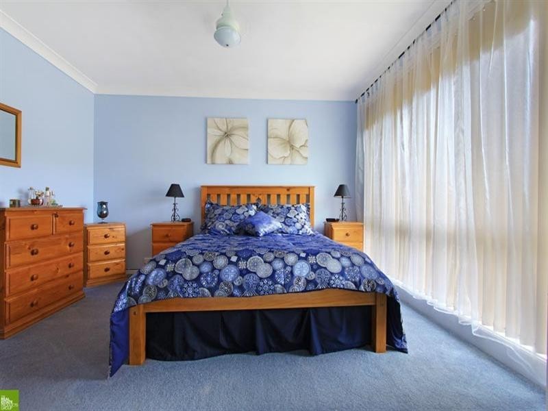 11 Flame Tree Place, Albion Park Rail NSW 2527