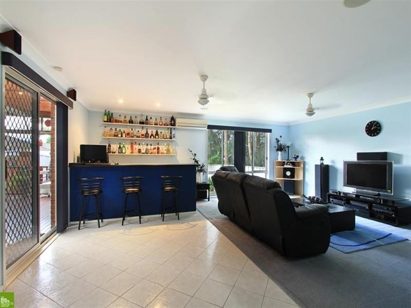 11 Flame Tree Place, Albion Park Rail NSW 2527