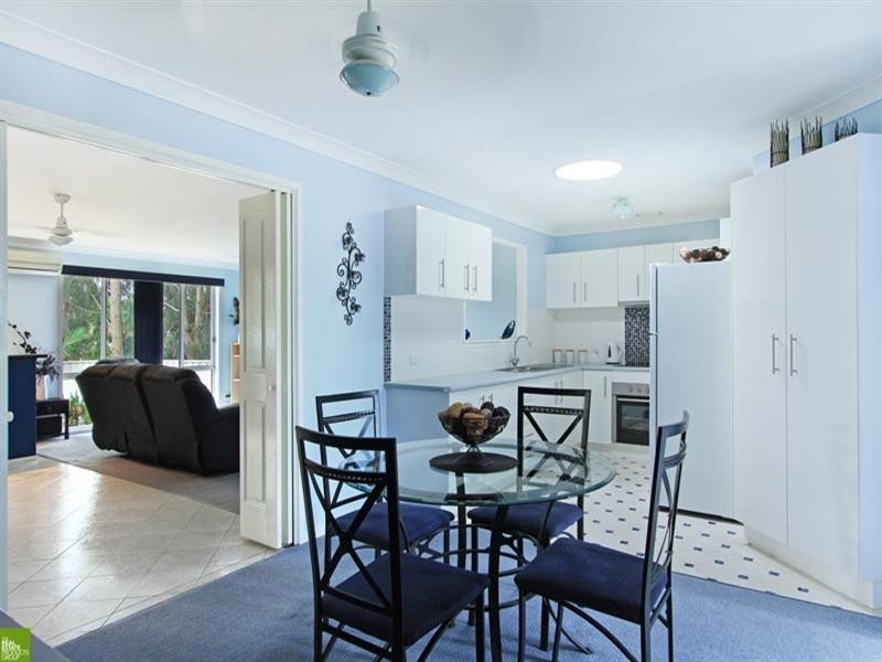 11 Flame Tree Place, Albion Park Rail NSW 2527