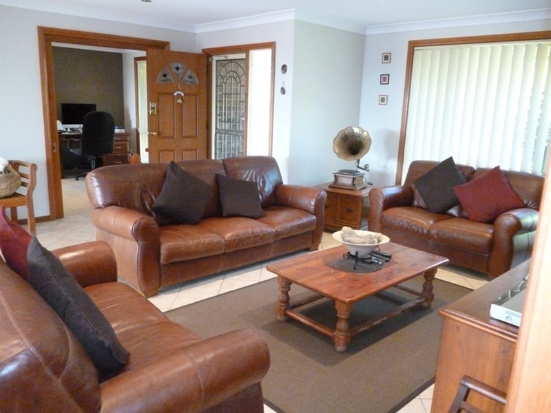 21 Severn Place, Albion Park NSW 2527