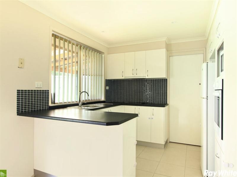 18 Mayfield Circuit, Albion Park NSW 2527