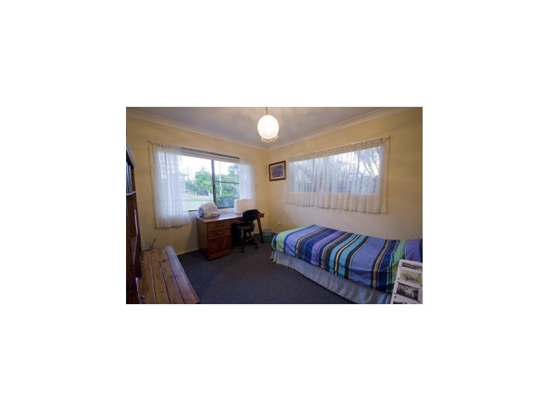 16 Smerdon Road, Southside QLD 4570