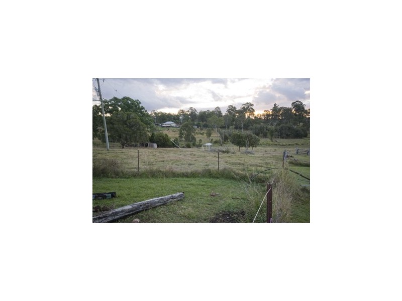 16 Smerdon Road, Southside QLD 4570