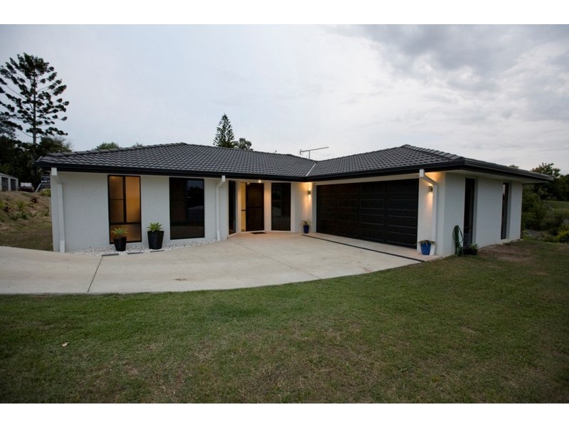 6 Lapis Court, Southside QLD 4570