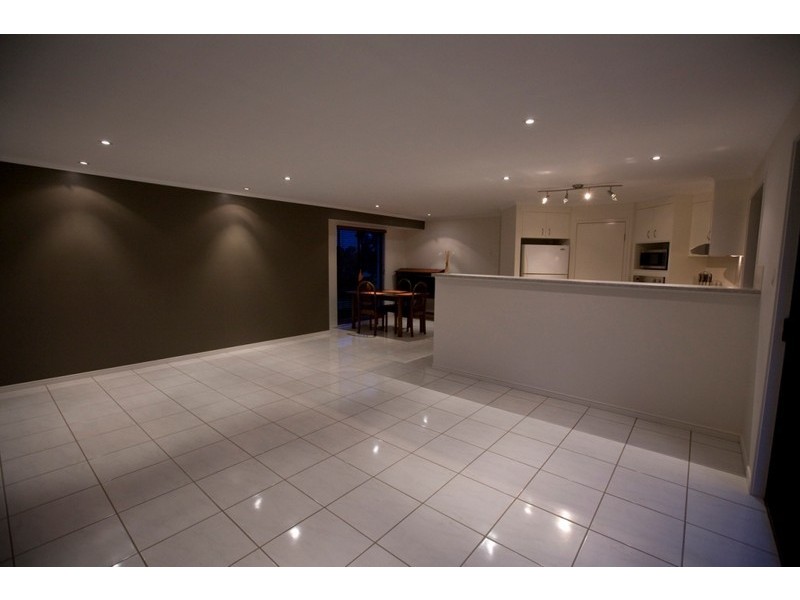 6 Lapis Court, Southside QLD 4570