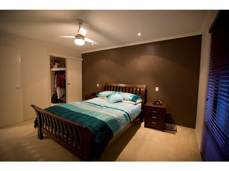 6 Lapis Court, Southside QLD 4570
