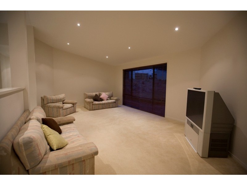 6 Lapis Court, Southside QLD 4570