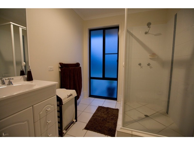 6 Lapis Court, Southside QLD 4570