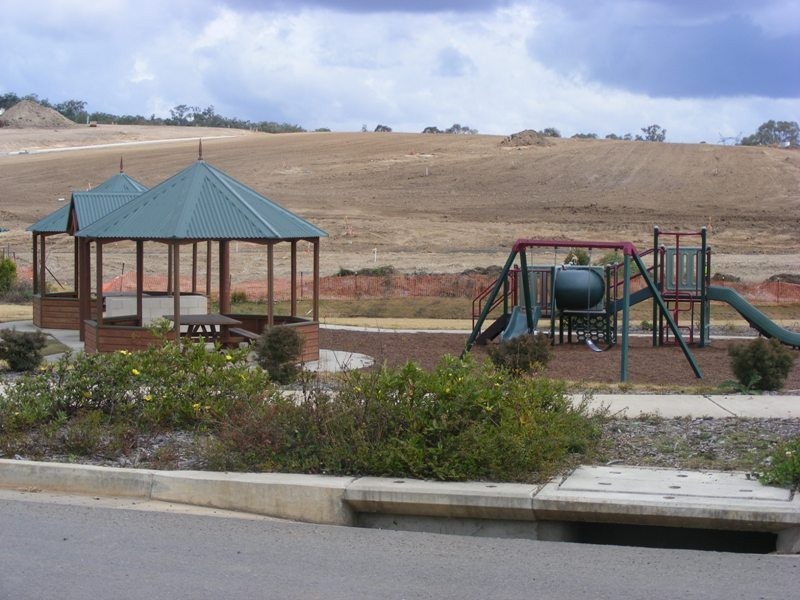 27 Presidential Avenue, Jones Hill QLD 4570