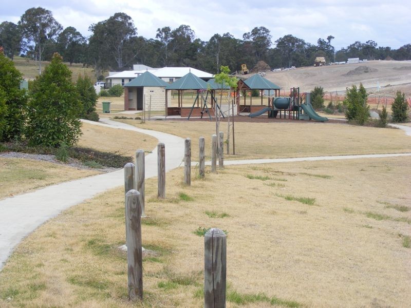 27 Presidential Avenue, Jones Hill QLD 4570