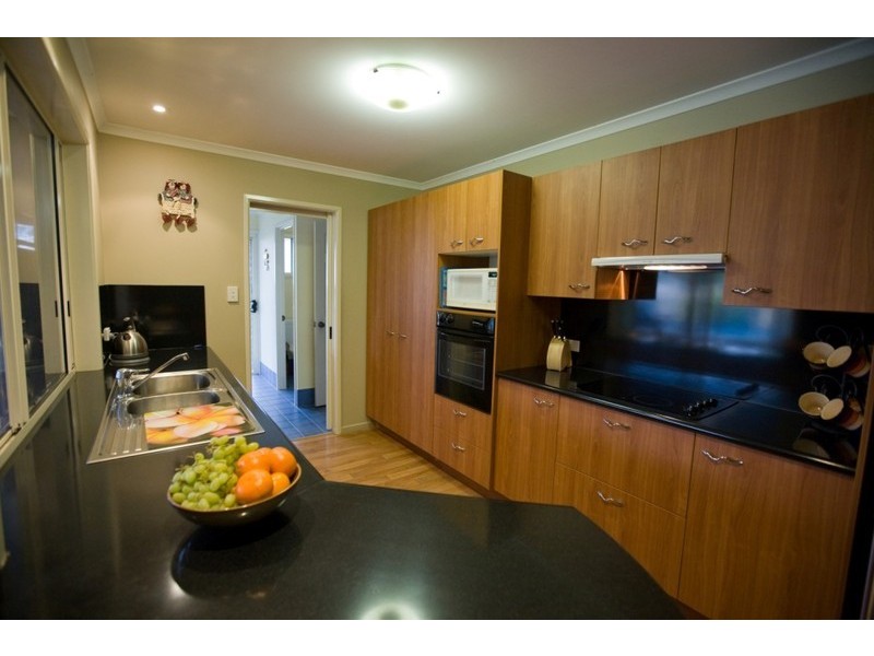 11 Oxford Court, Southside QLD 4570