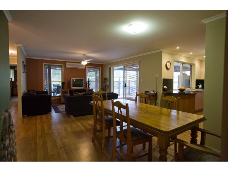 11 Oxford Court, Southside QLD 4570