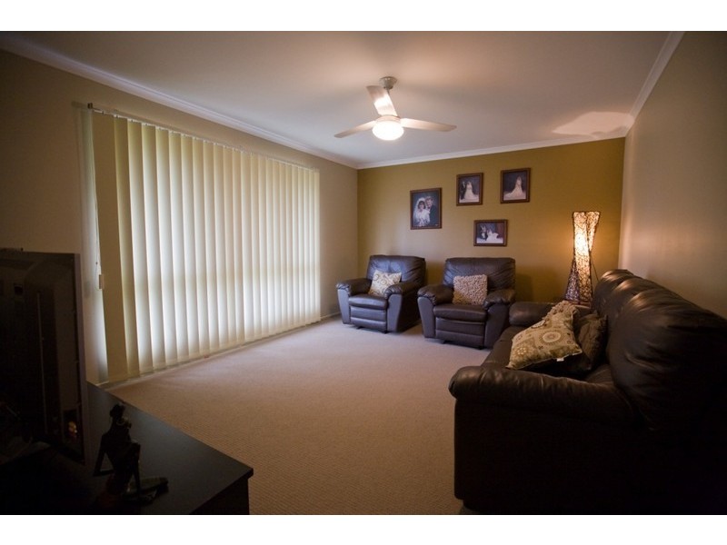 11 Oxford Court, Southside QLD 4570