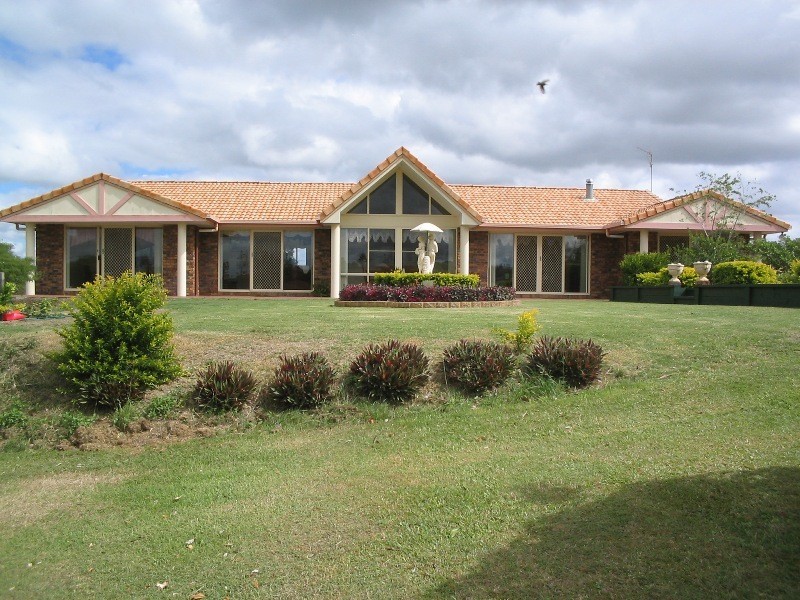 11 Bill James Road, Chatsworth QLD 4570