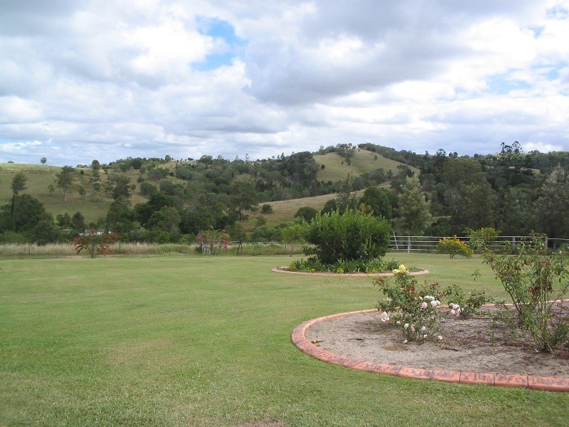 11 Bill James Road, Chatsworth QLD 4570