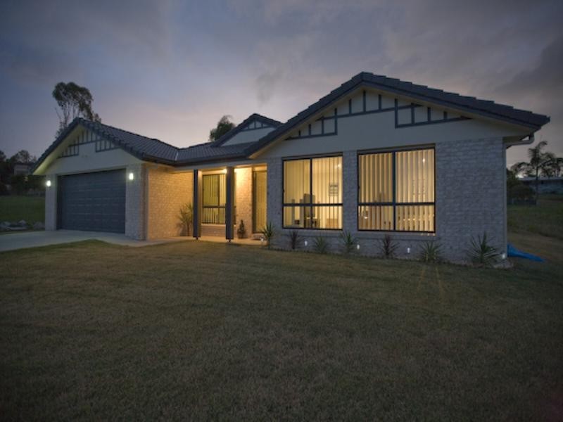12 Moreton Court, Southside QLD 4570