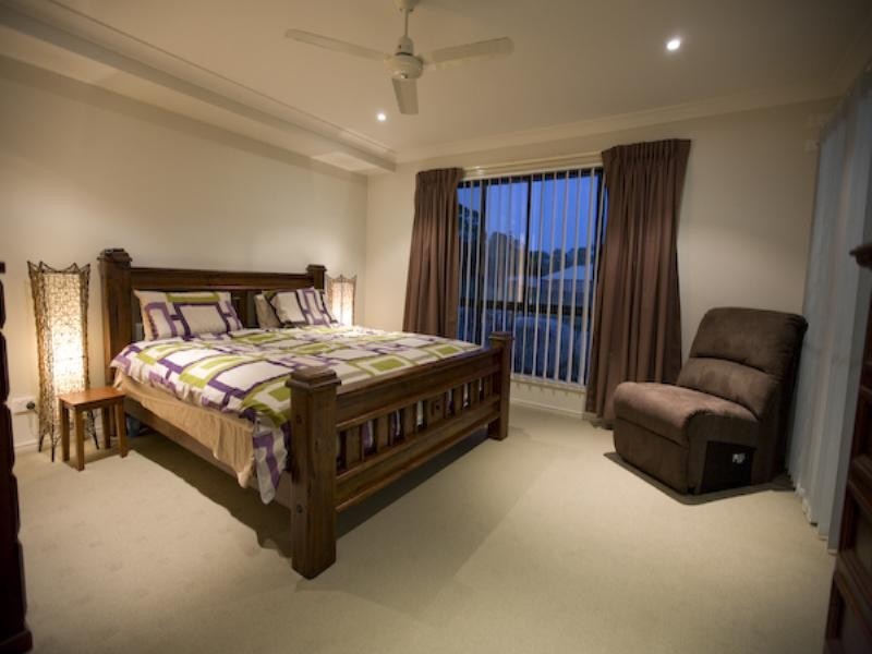 12 Moreton Court, Southside QLD 4570