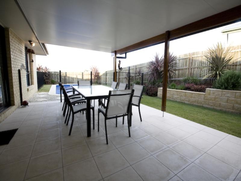 5 Petrie Court, Southside QLD 4570