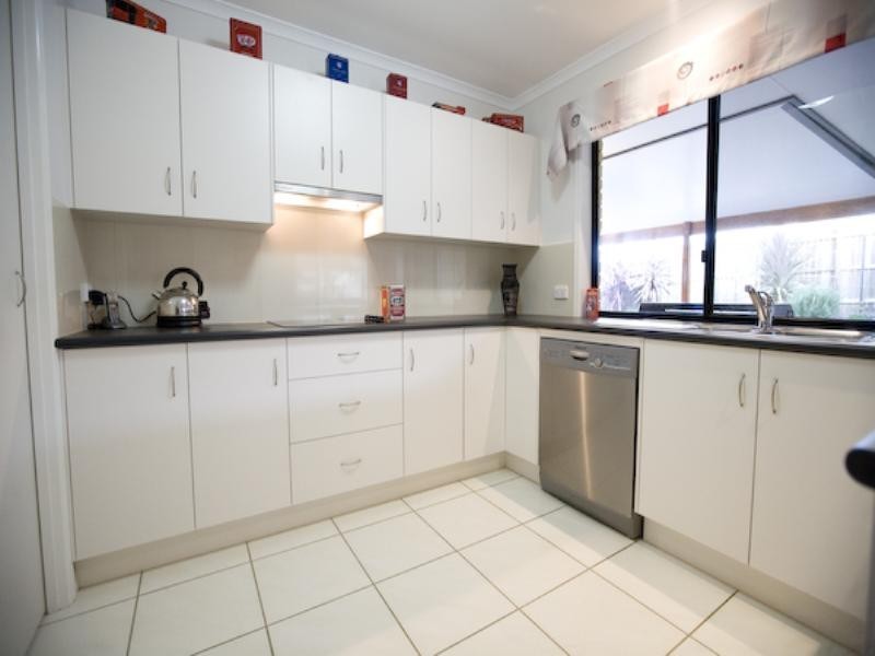 5 Petrie Court, Southside QLD 4570