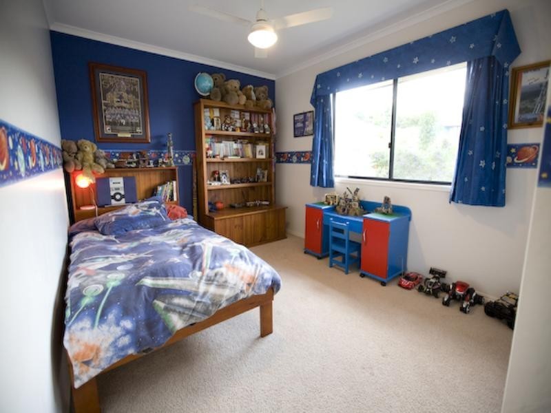 5 Petrie Court, Southside QLD 4570