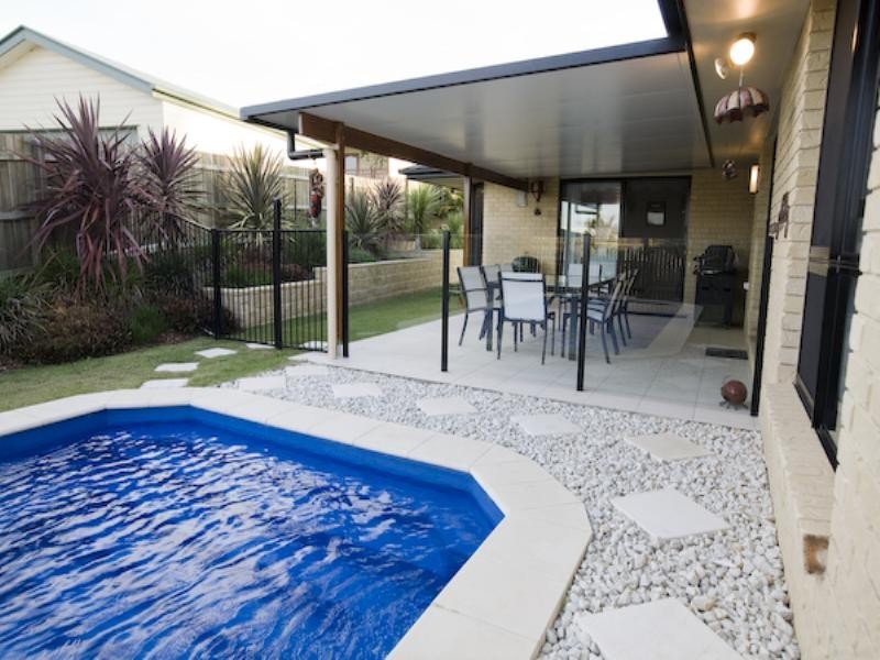 5 Petrie Court, Southside QLD 4570