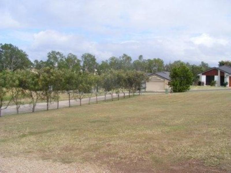 8 Bowlers Drive, Southside QLD 4570