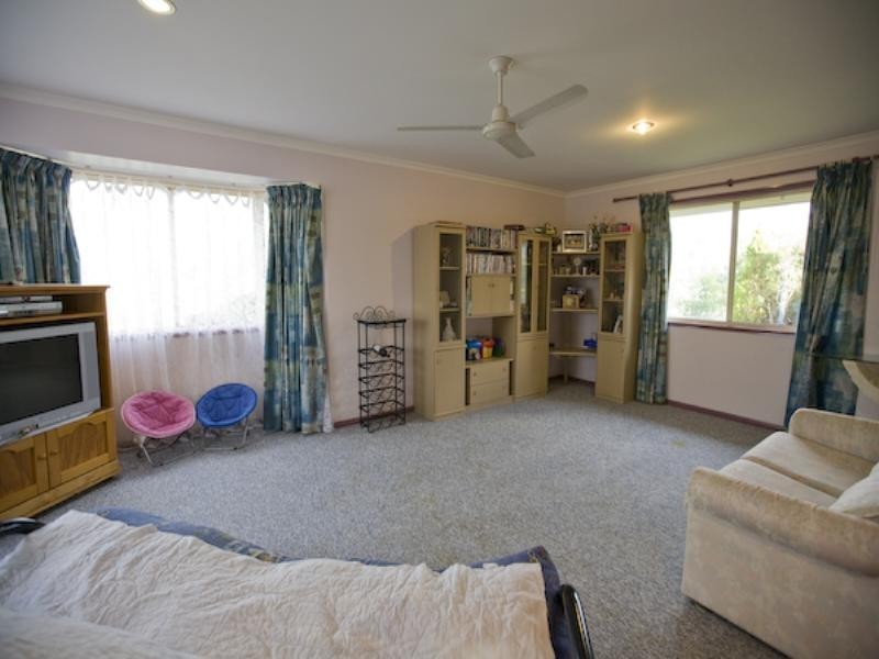 11 Charles Place, Curra QLD 4570