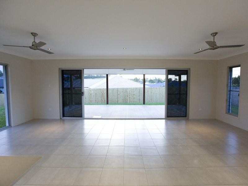 13 Decker Place, Southside QLD 4570