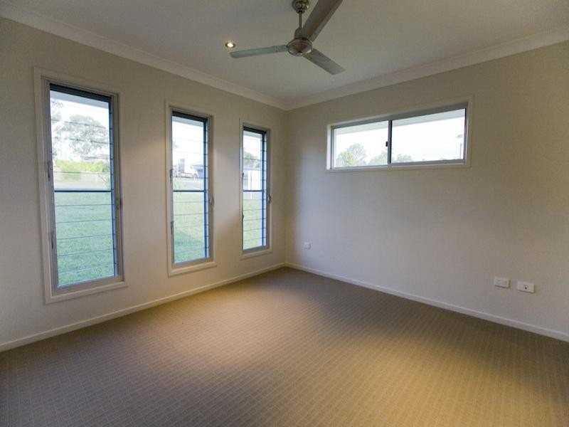 13 Decker Place, Southside QLD 4570