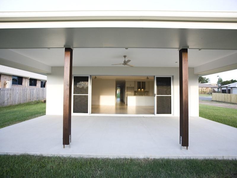 13 Decker Place, Southside QLD 4570