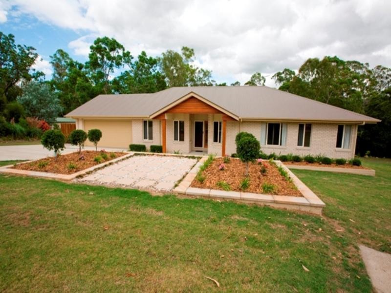 11 Topaz Court, Southside QLD 4570