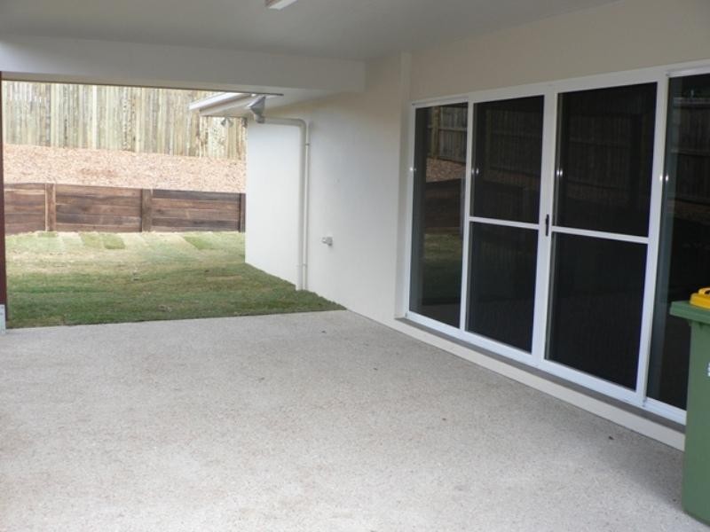 4 Chairmans Close, Jones Hill QLD 4570