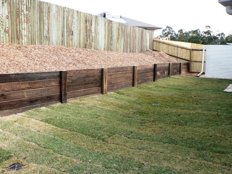 4 Chairmans Close, Jones Hill QLD 4570