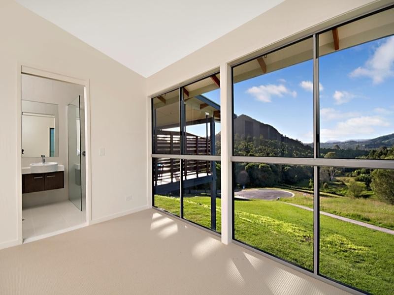 16 Omaroo Place, Cooran QLD 4569