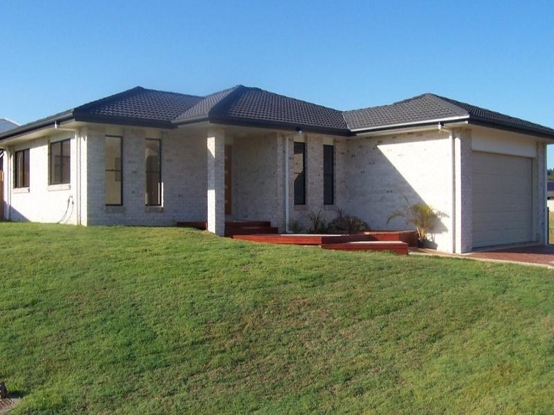 2 Chairmans Close, Jones Hill QLD 4570