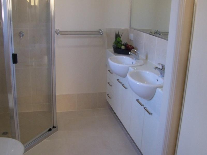 2 Chairmans Close, Jones Hill QLD 4570