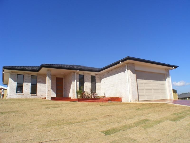 2 Chairmans Close, Jones Hill QLD 4570