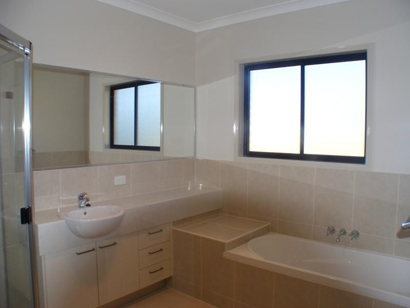 2 Chairmans Close, Jones Hill QLD 4570