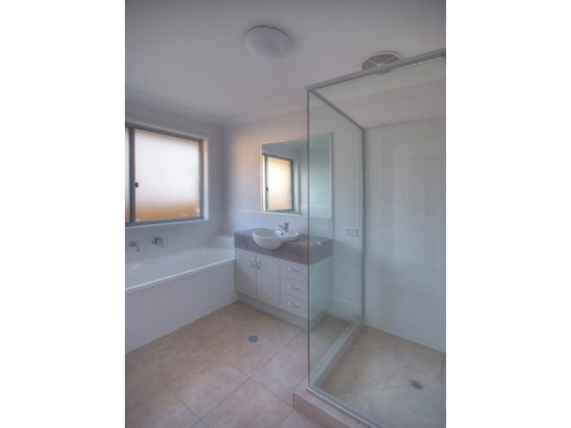 12 Managers Court, Jones Hill QLD 4570