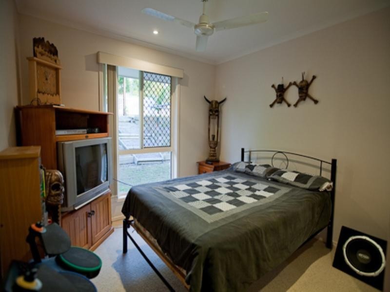 2 Henry Parkes, Southside QLD 4570
