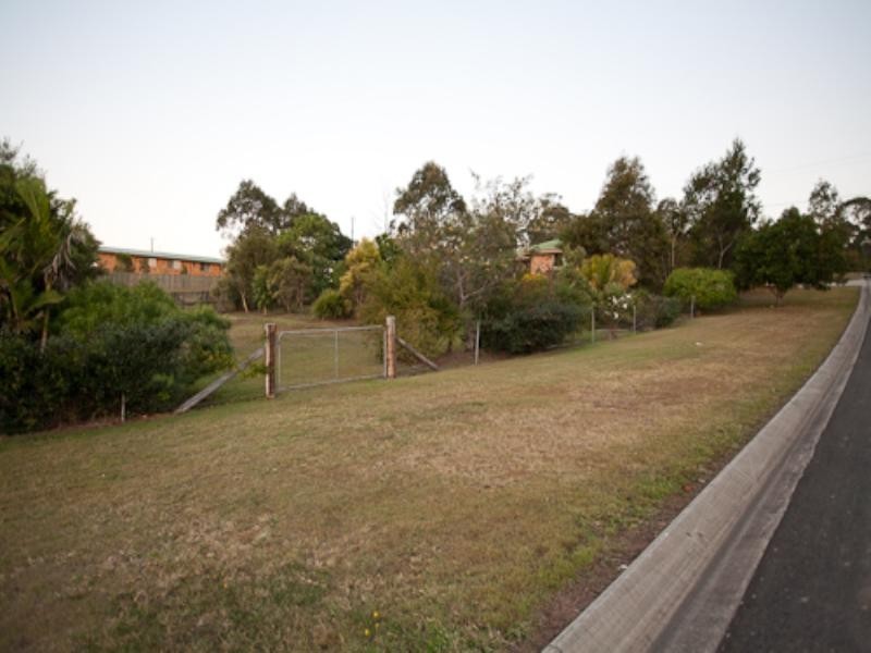 2 Henry Parkes, Southside QLD 4570