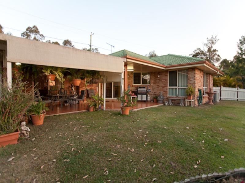 2 Henry Parkes, Southside QLD 4570