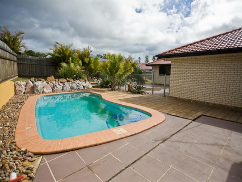 5 Bushland Drive, Southside QLD 4570
