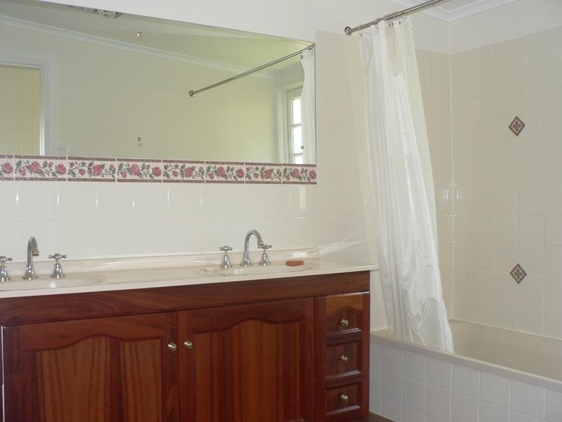 24 Caledonian Hill, Gympie QLD 4570