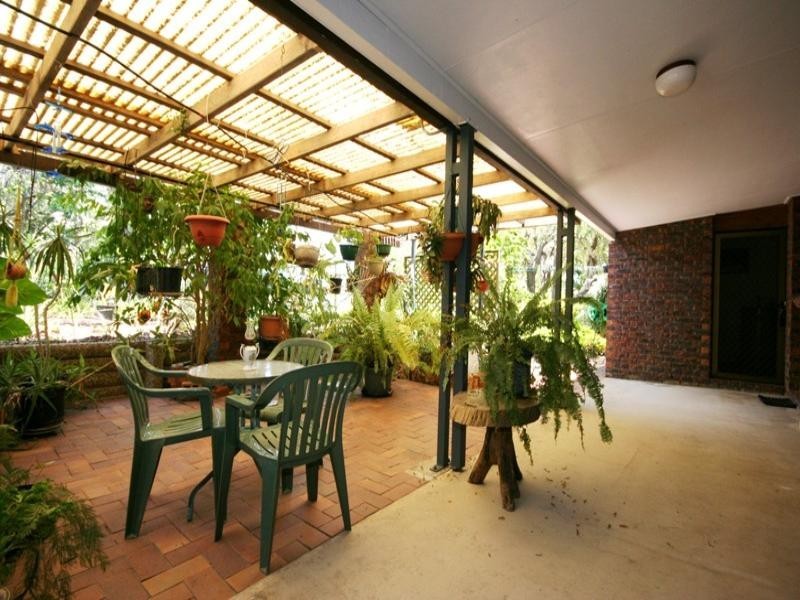 8 Manooka Drive, Rainbow Beach QLD 4581