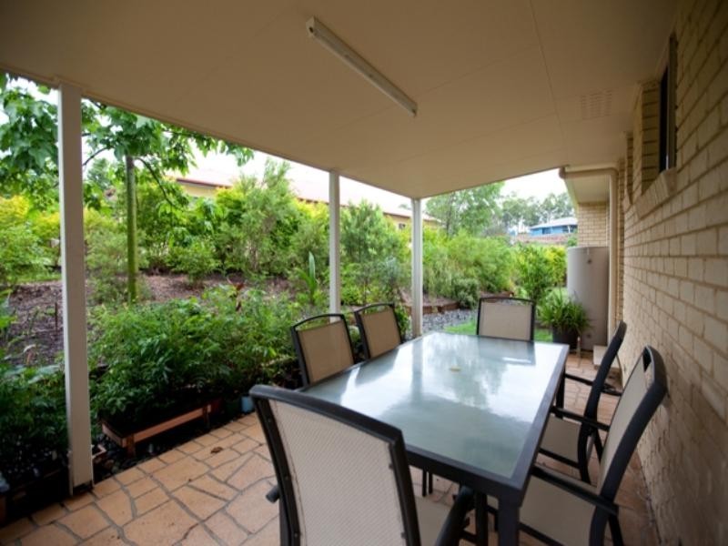 6 Henry Parkes Drive, Southside QLD 4570