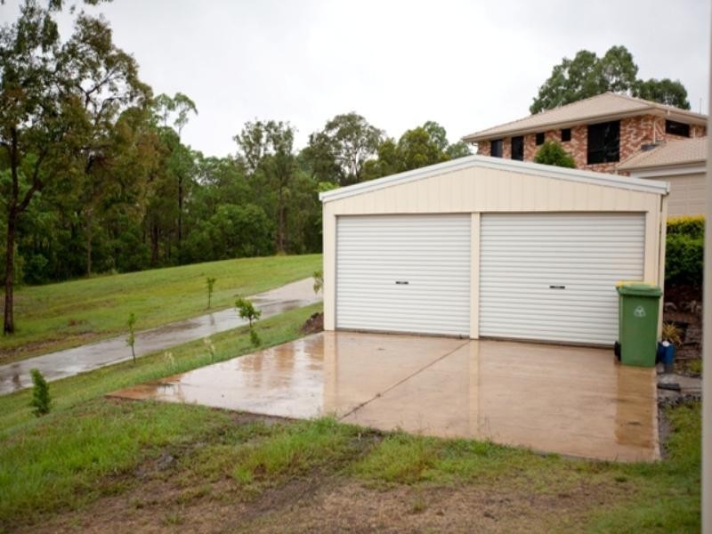 6 Henry Parkes Drive, Southside QLD 4570