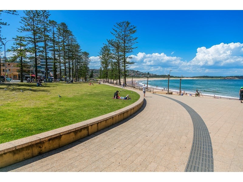 -Corner of Delmar Pde and Pittwater Road, Dee Why NSW 2099