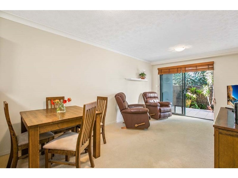 1/74-76 Old Pittwater Road, Brookvale NSW 2100
